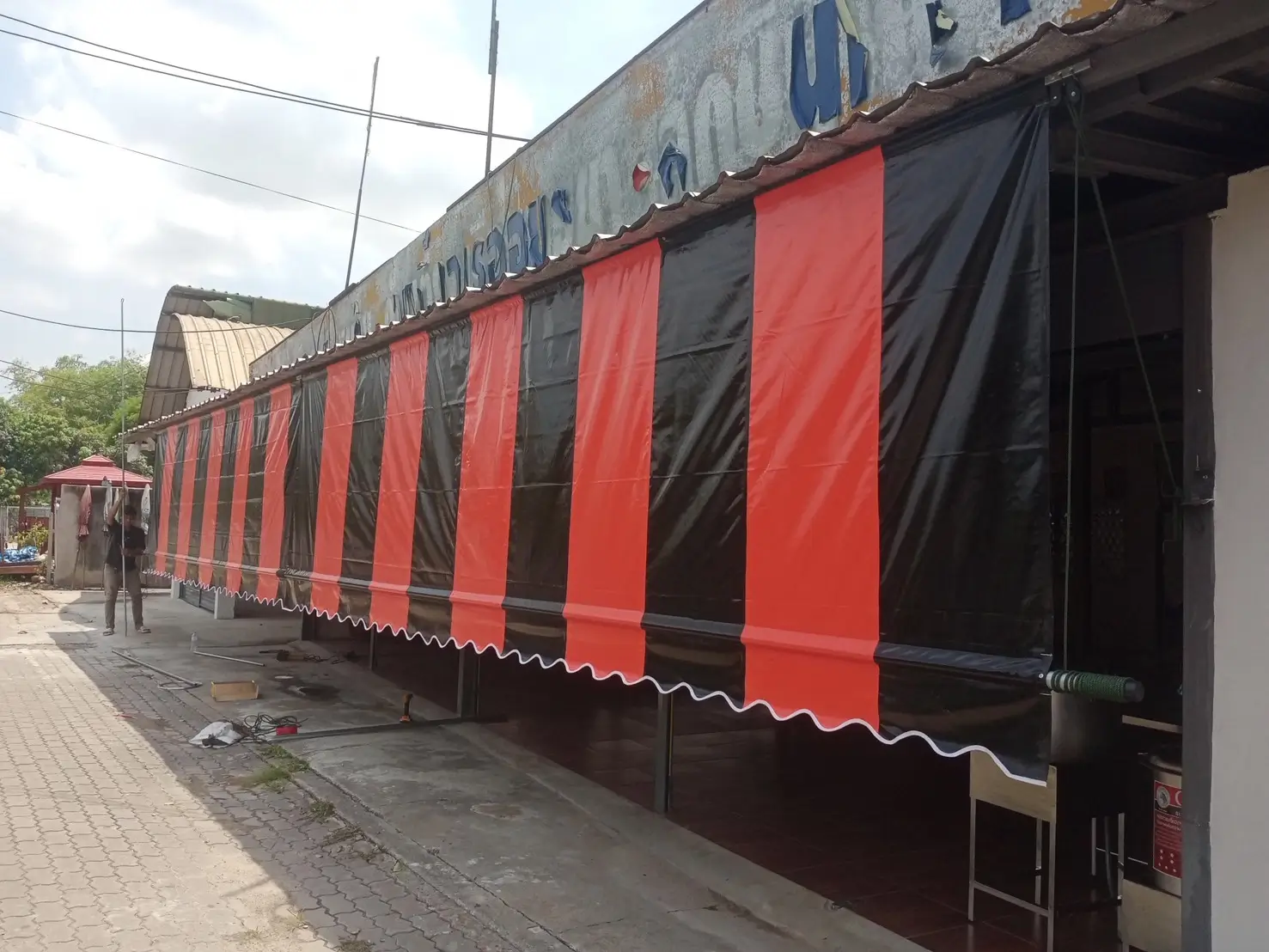 ผ้าใบชักรอกคุณภาพสูง สำหรับกันแดดหน้าบ้านหรือร้านค้า ใช้งานง่าย แข็งแรงทนทาน